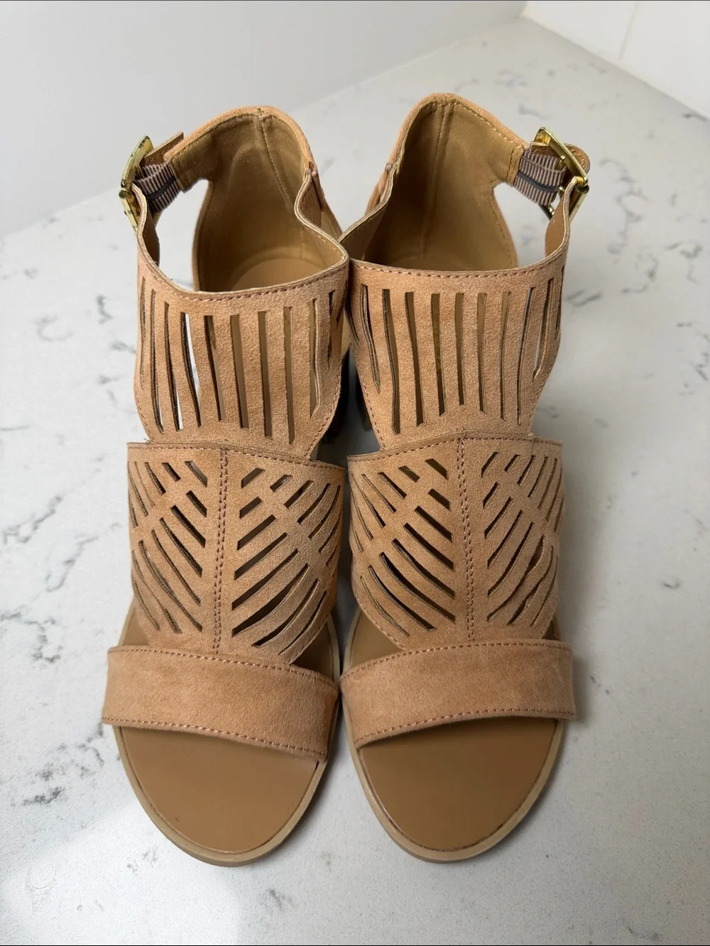 New Qupid Tan Suede Cutout Block Heel Sandals with Gold Buckle Size 9